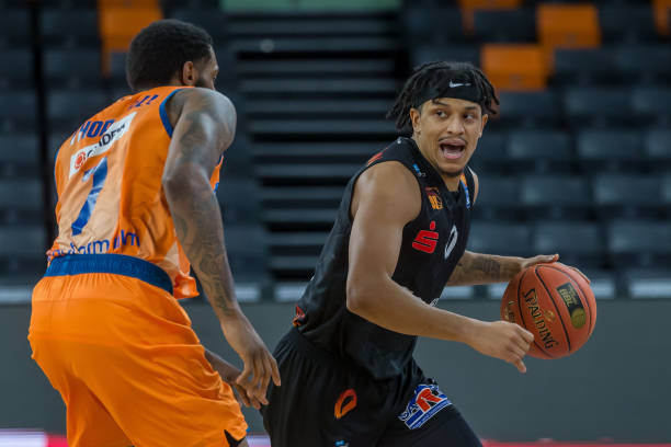 战术上的出 战术上的出