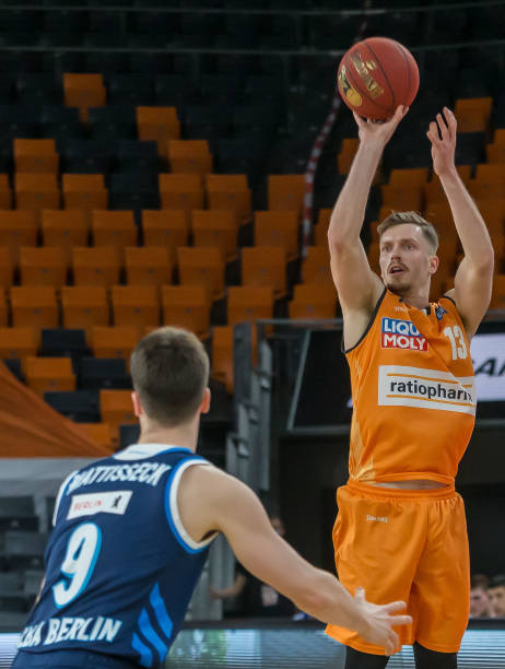 更是整个亚 更是整个亚